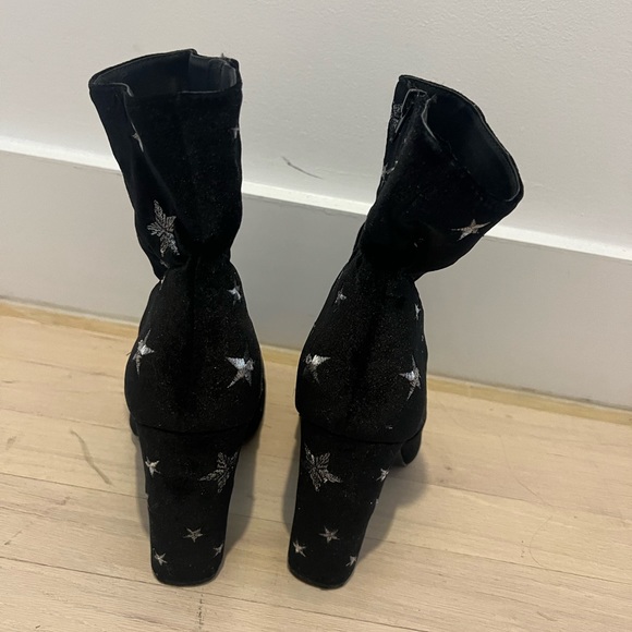 STEVE MADDEN BLACK VELVET HEELS - Picture 3 of 6